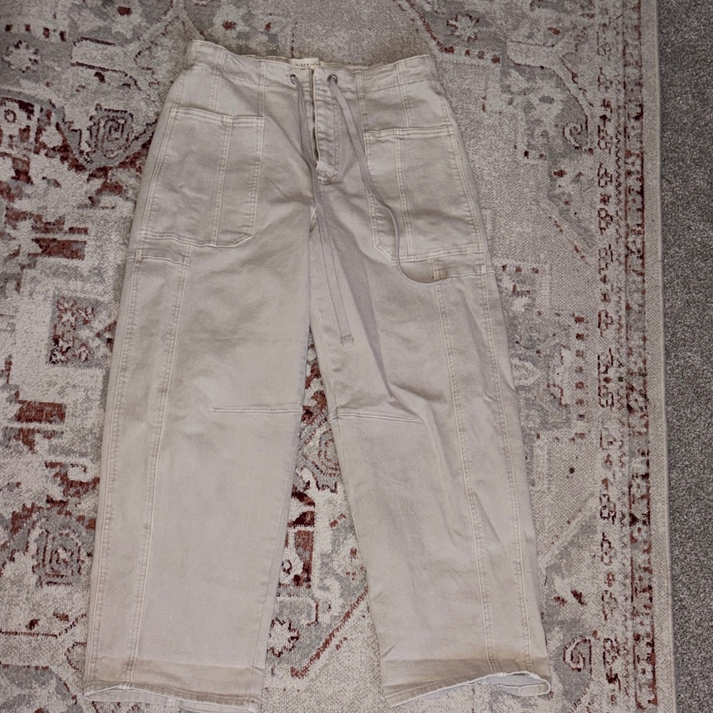 Relaxed Cream Boyfriend Jeans with Utility Pockets